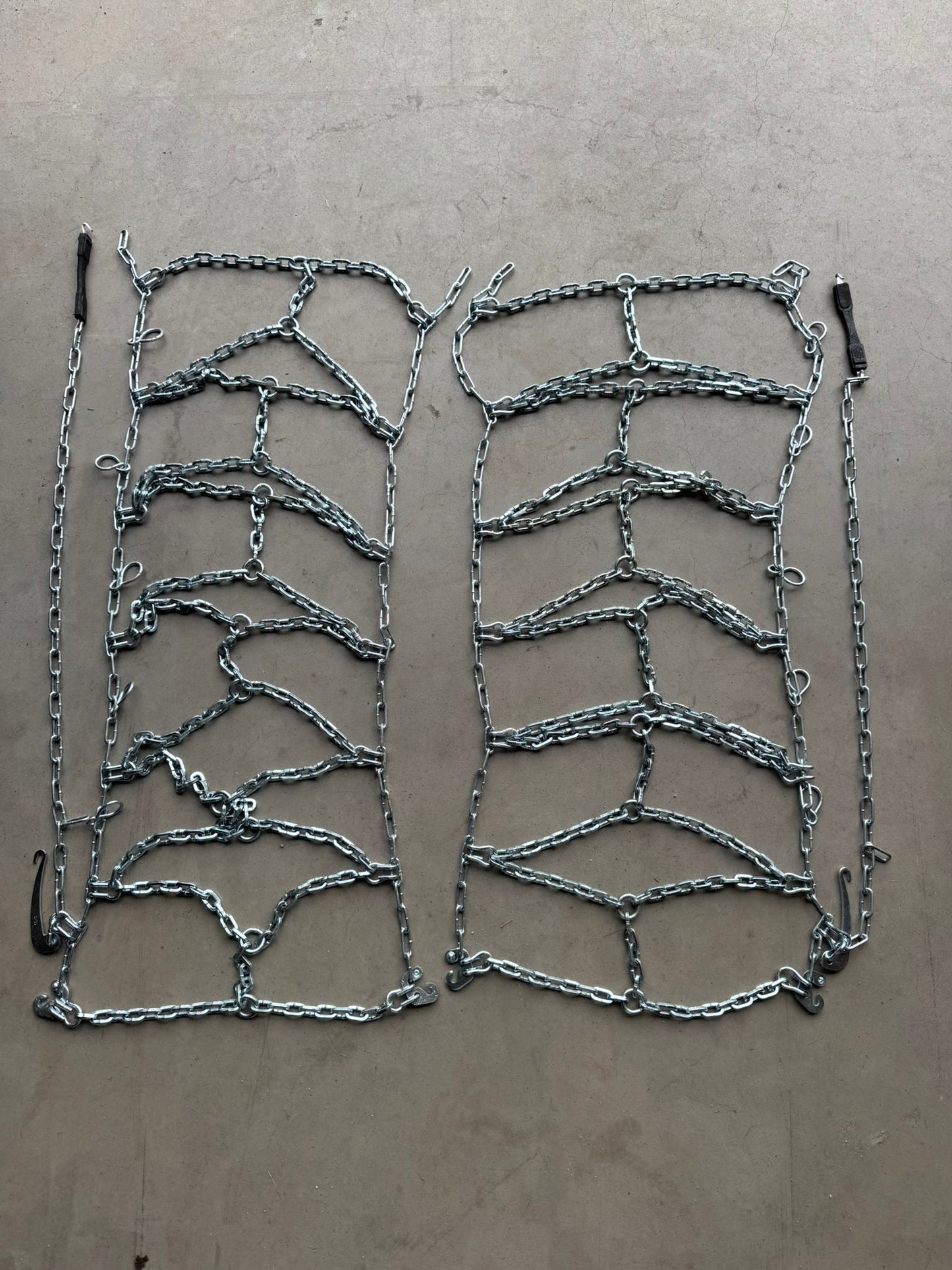 Satz Kreuzspurschneeketten 18x8.50-8